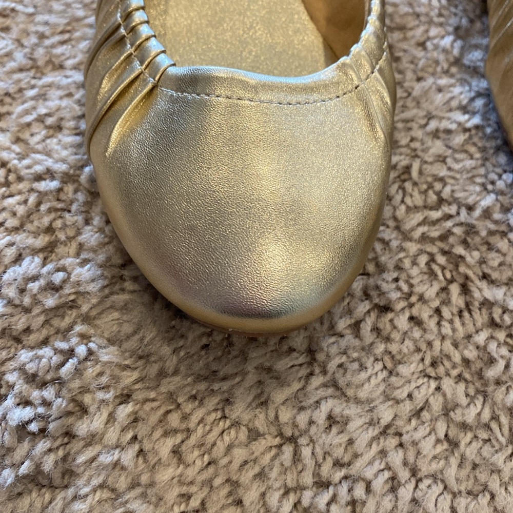 NWOT Lilly Pulitzer gold leather ballet flats - Picture 4 of 7